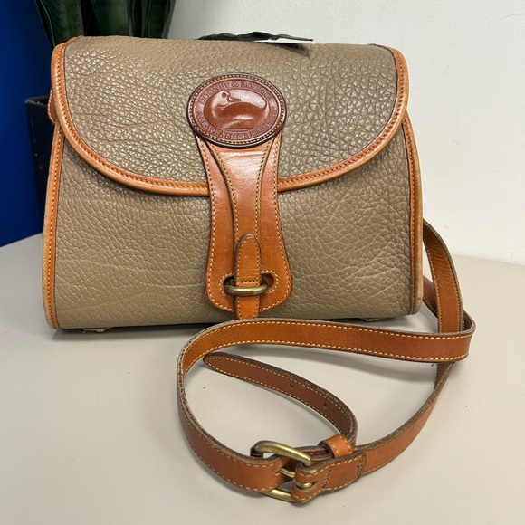 Vintage Dooney & Bourke ESSEX flap crossbody purse Taupe British Beige - Picture 1 of 6